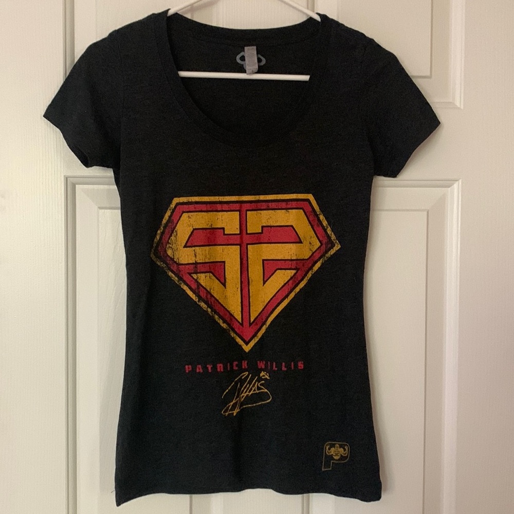 Rare- Patrick Willis #52 in Superman Style Logo 49ers Women’s Top- Like New!